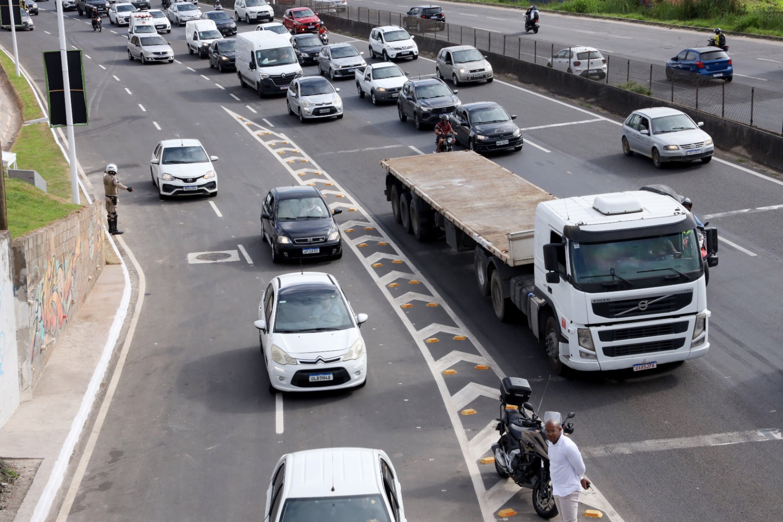 Proprietários de veículos com placas de finais 1 e 2 têm desconto de 8% no IPVA