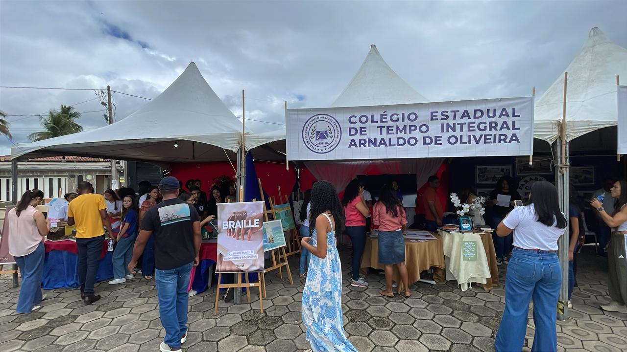 Feira Literária reúne estudantes da rede estadual e celebra aniversário de Caém