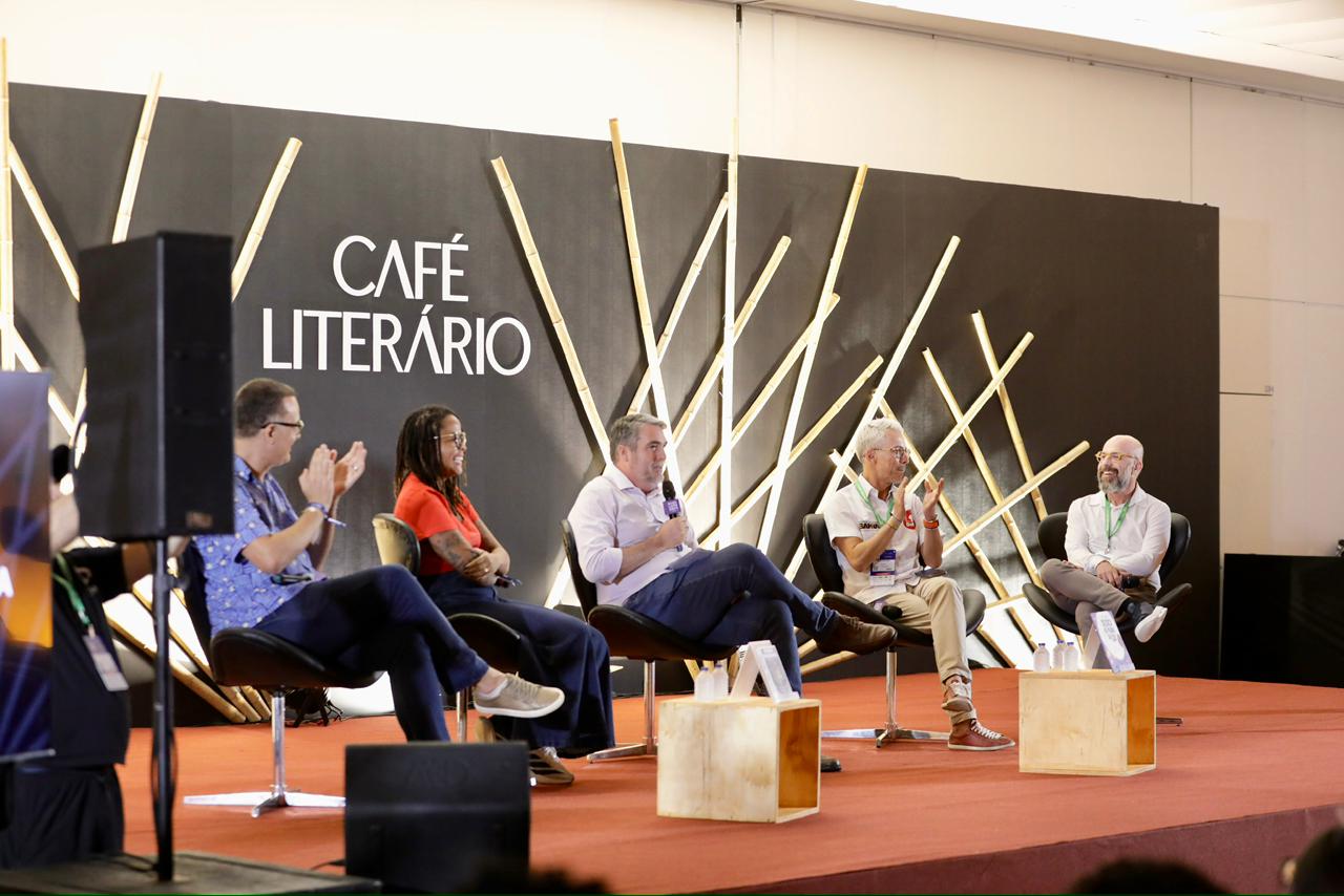 Papel das feiras, festas e festivais literários na Bahia é debatido com o público da Bienal do Livro
