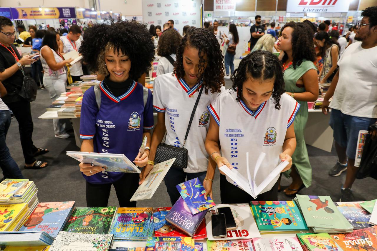 SEC transforma Bienal do Livro em espaço de protagonismo estudantil, valorização docente e incentivo à leitura