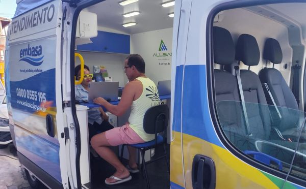 Unidade móvel da Embasa