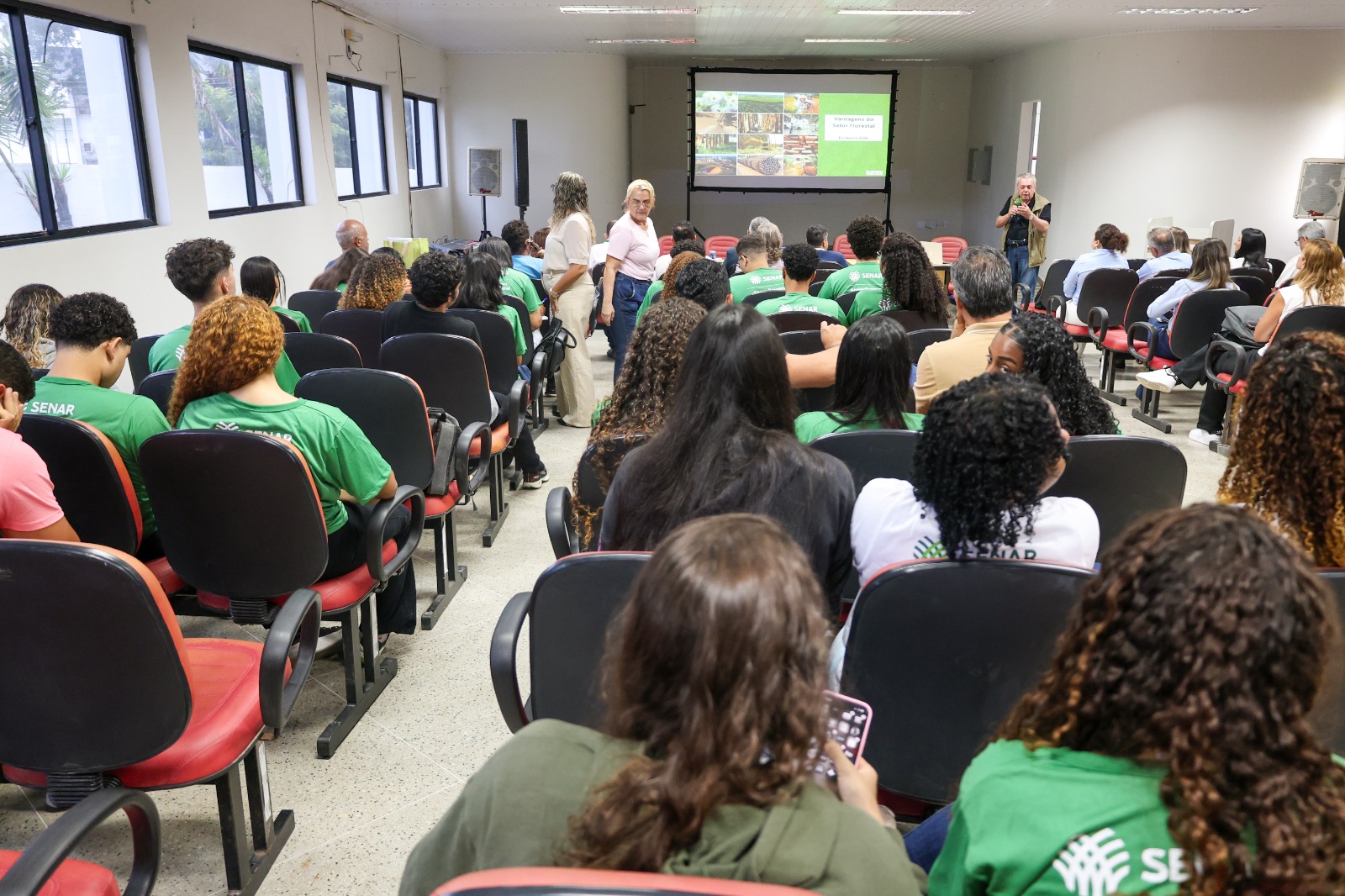 Seagri e setor produtivo debatem expansão da cadeia florestal em Eunápolis