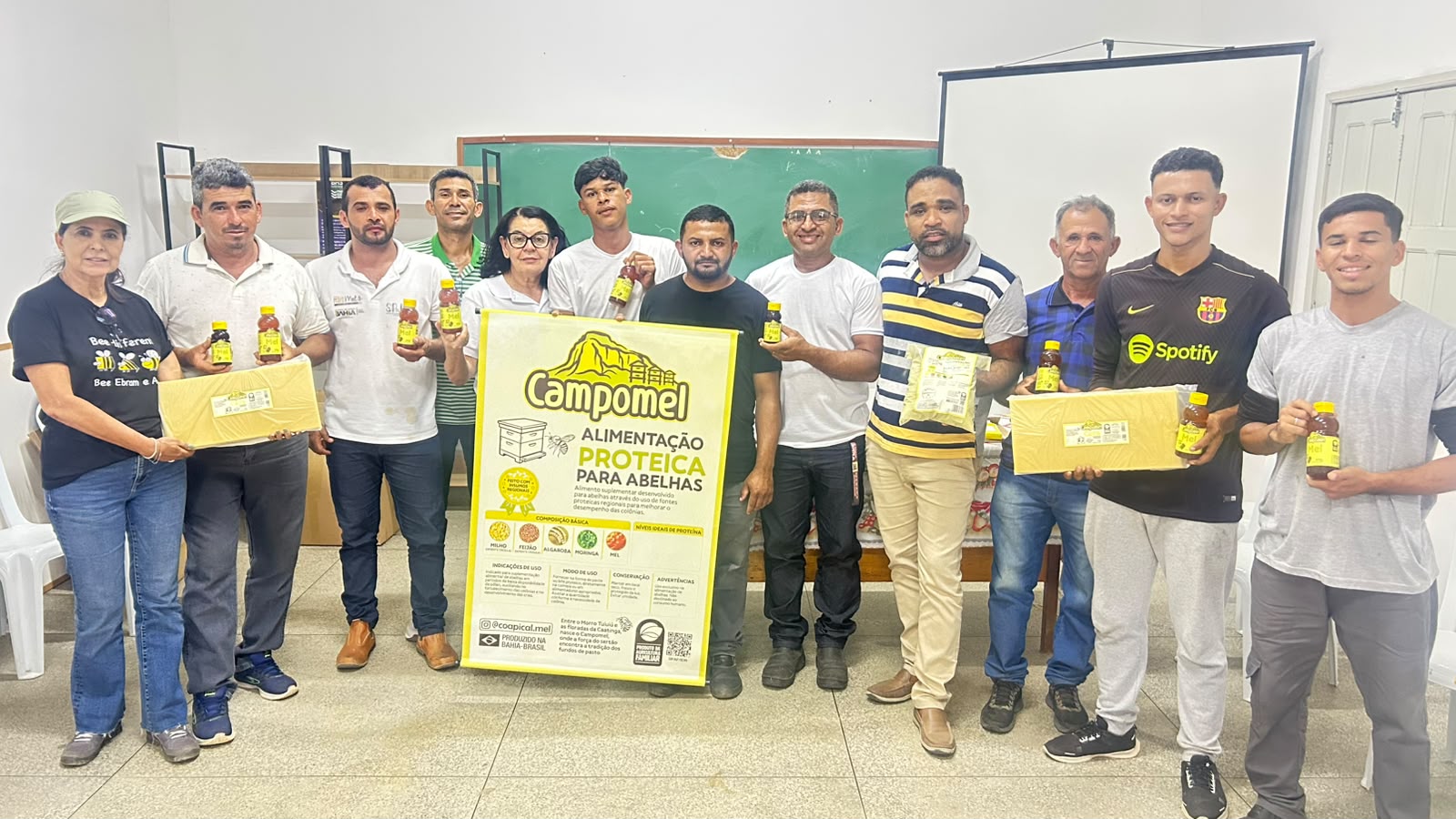 Governo da Bahia fortalece apicultura familiar com entregas do Projeto Mais Mel em Pilão Arcado
