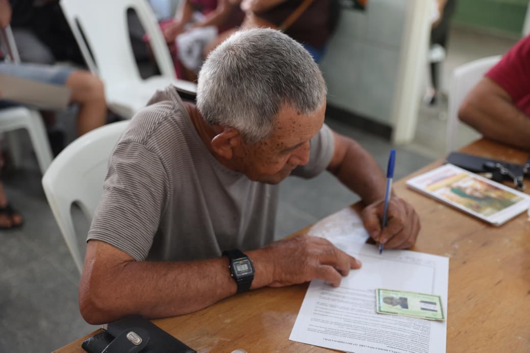 Agricultores familiares de Uibaí recebem títulos de regularização fundiária