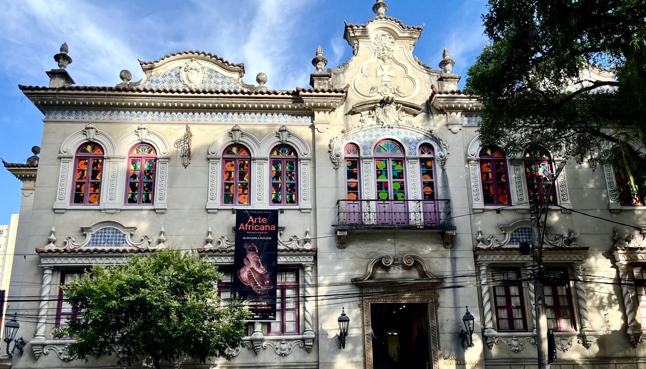 Museu de Arte da Bahia inaugura exposição que questiona fronteiras entre arte, artesanato e cultura popular