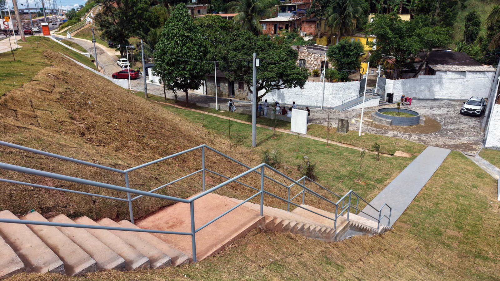 Estrada do Derba ganha espaços urbanos requalificados