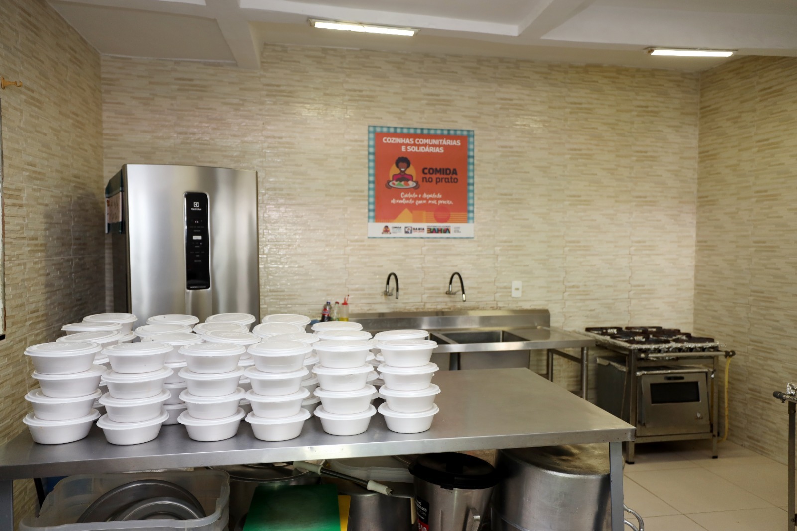 Municípios baianos recebem equipamentos e estruturas para alimentação, produção rural e ensino