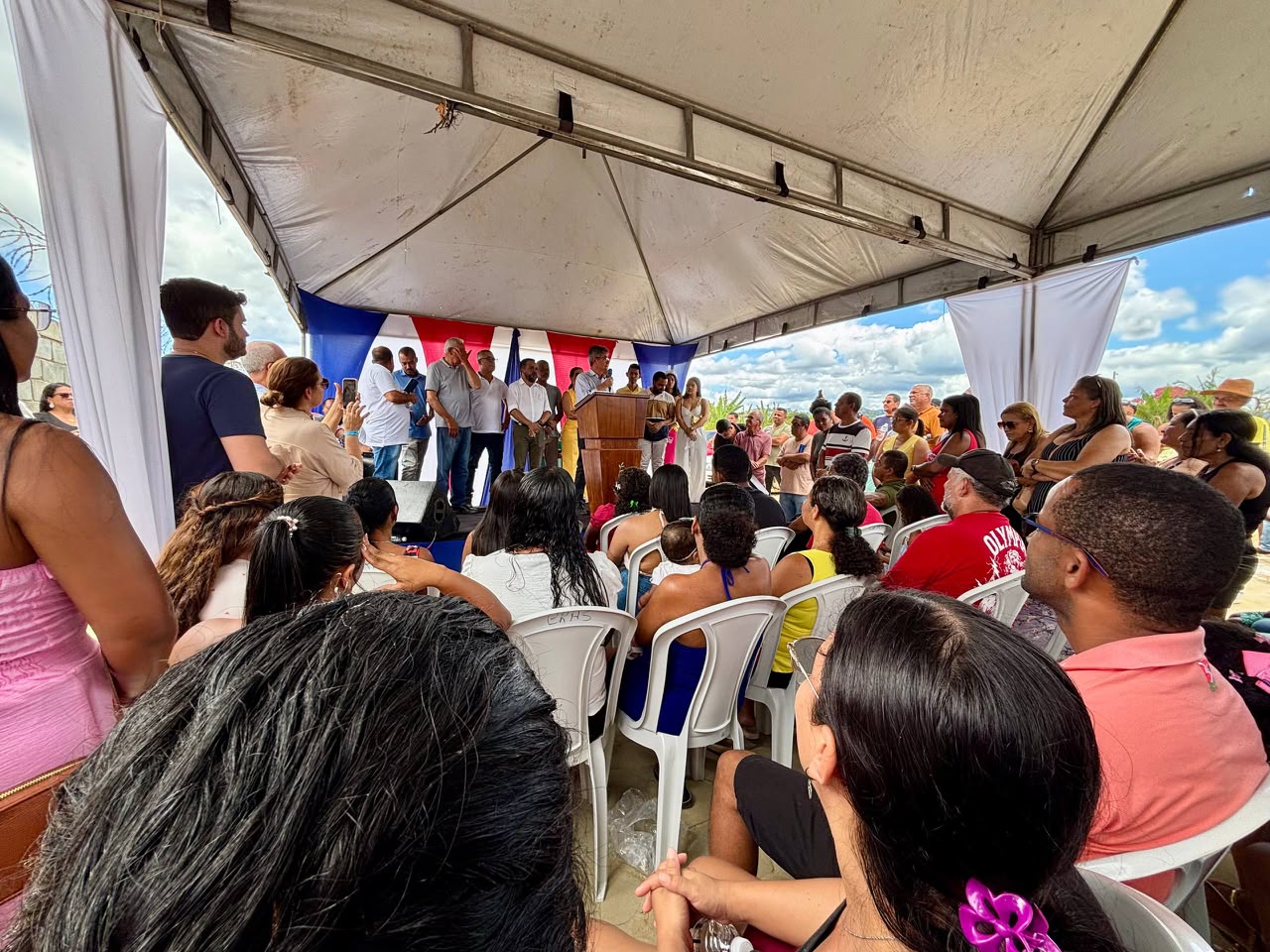 Estado da Bahia realiza ações de atendimento às mulheres e obras de pavimentação