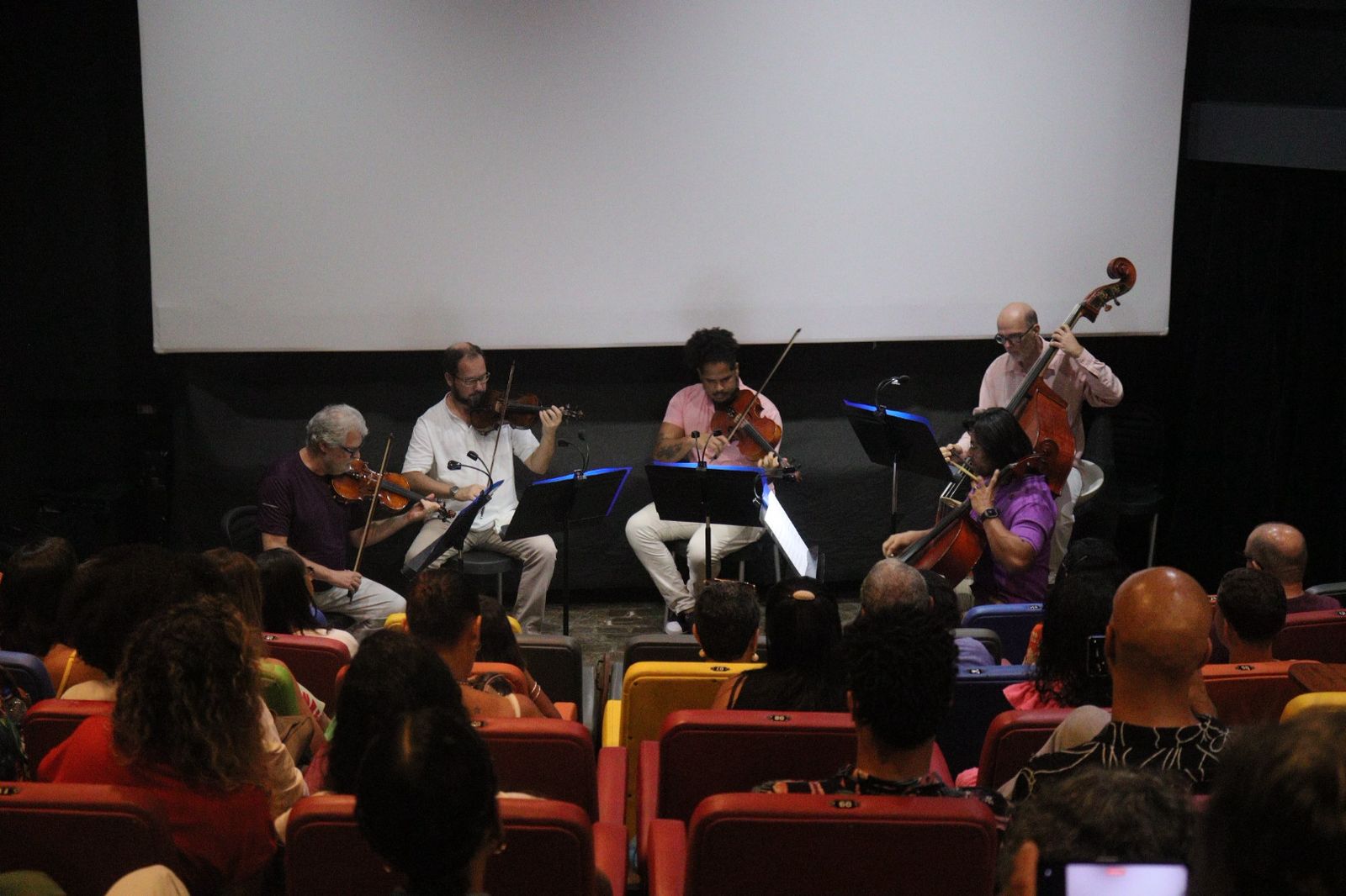 Camerata Bahia Cordas se apresenta no projeto Terças Musicais do MGB