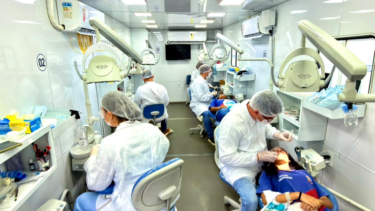 SEC e SESAB levam  Odontomóvel para atender estudantes do Arenoso, em Salvador