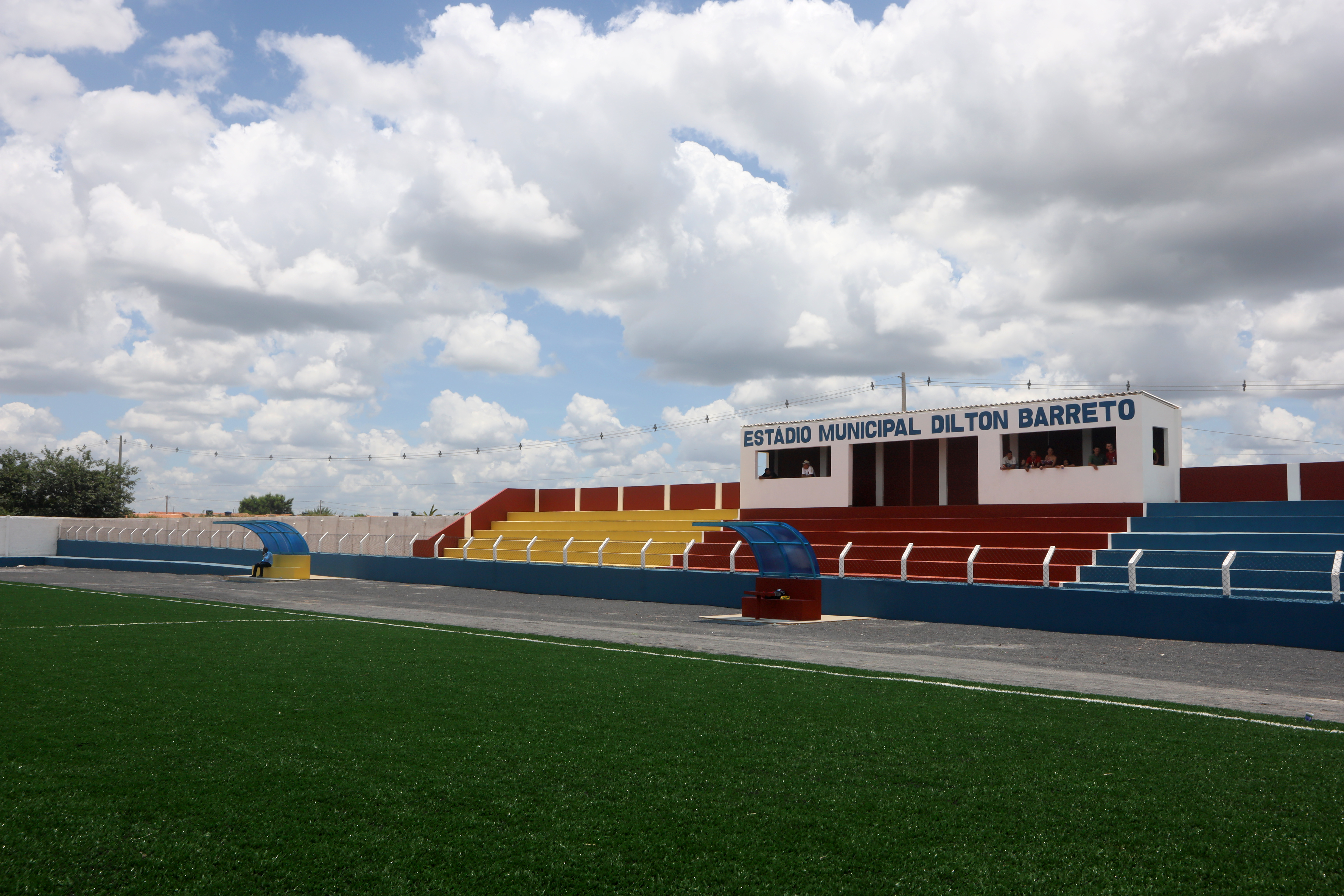 Em Presidente Dutra, Jerônimo entrega novo Colégio de Tempo Integral, reforma de estádio e anuncia obras em infraestrutura