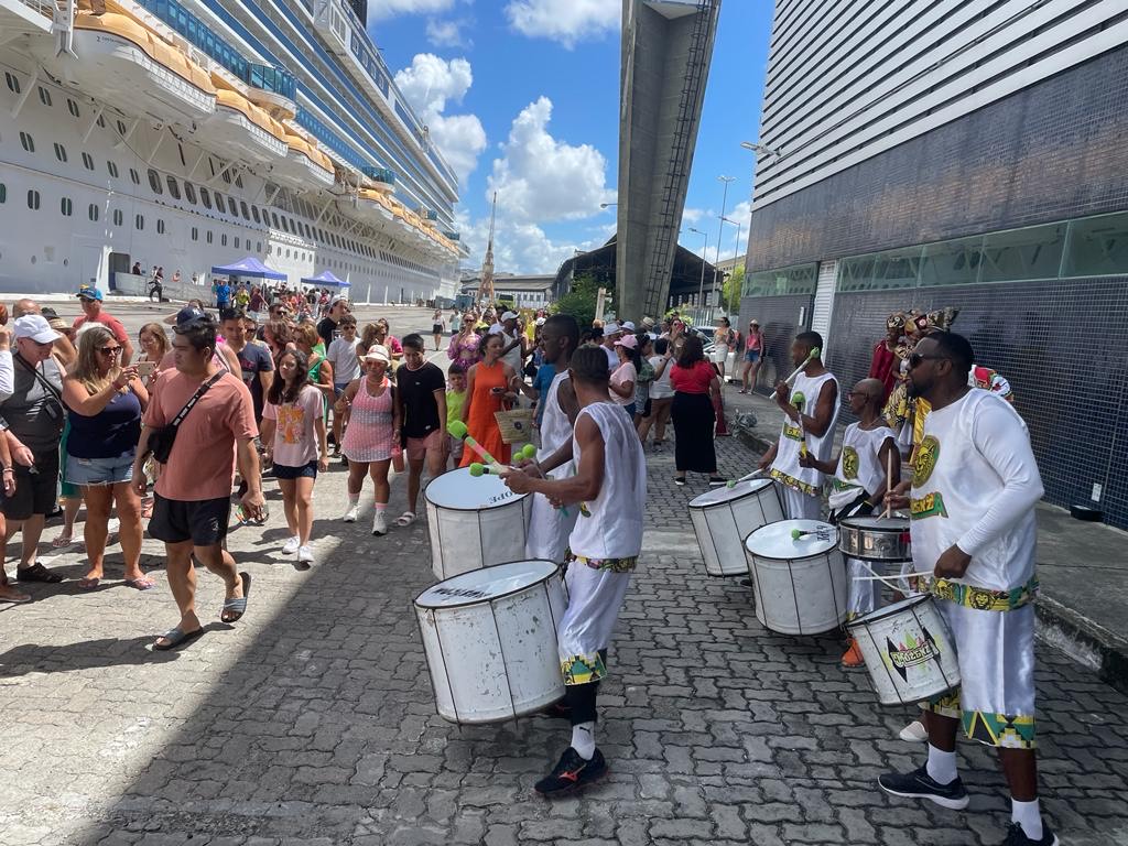 Temporada de cruzeiros marítimos reflete alta no turismo baiano