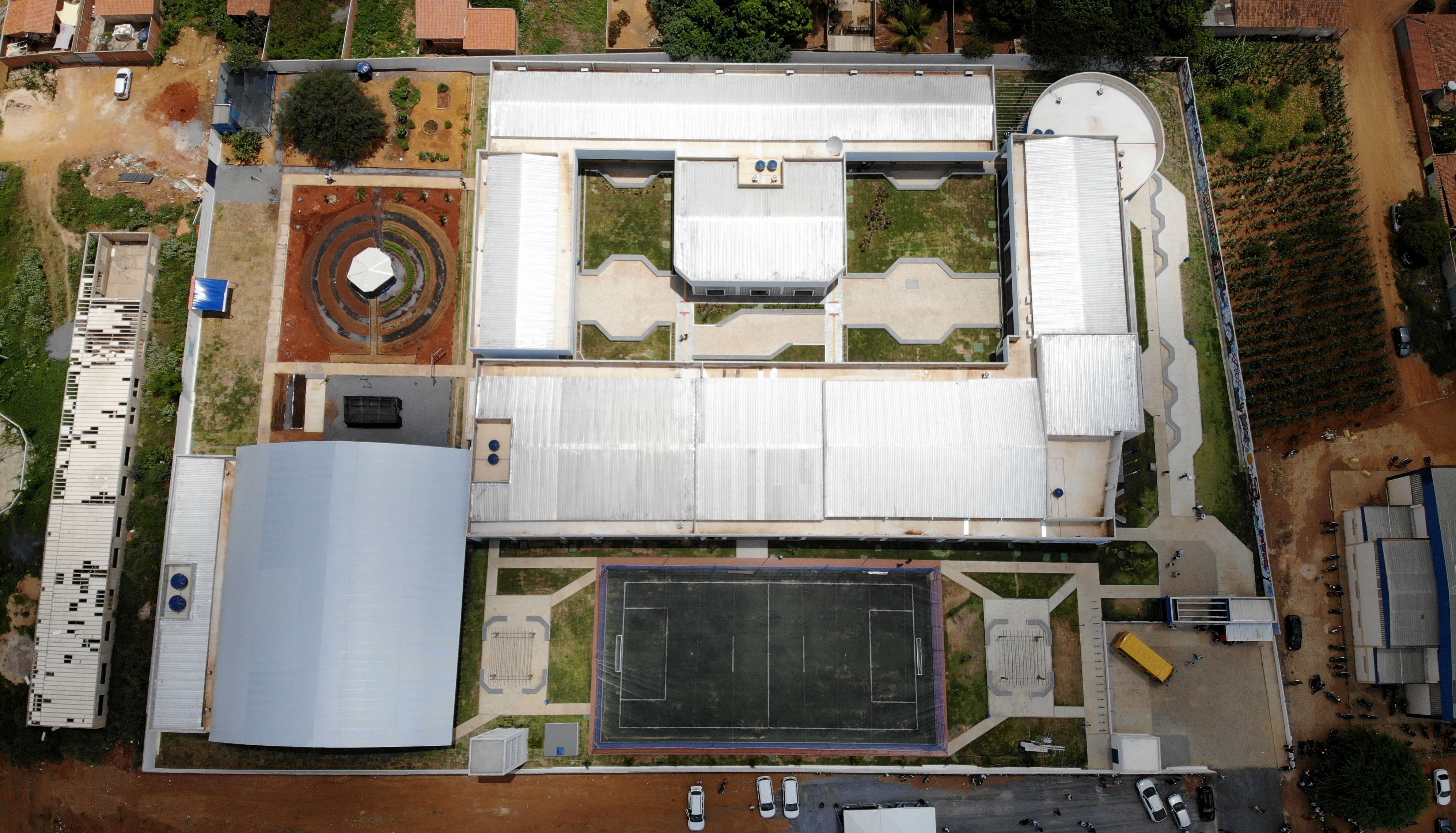 Em Presidente Dutra, Jerônimo entrega novo Colégio de Tempo Integral, reforma de estádio e anuncia obras em infraestrutura
