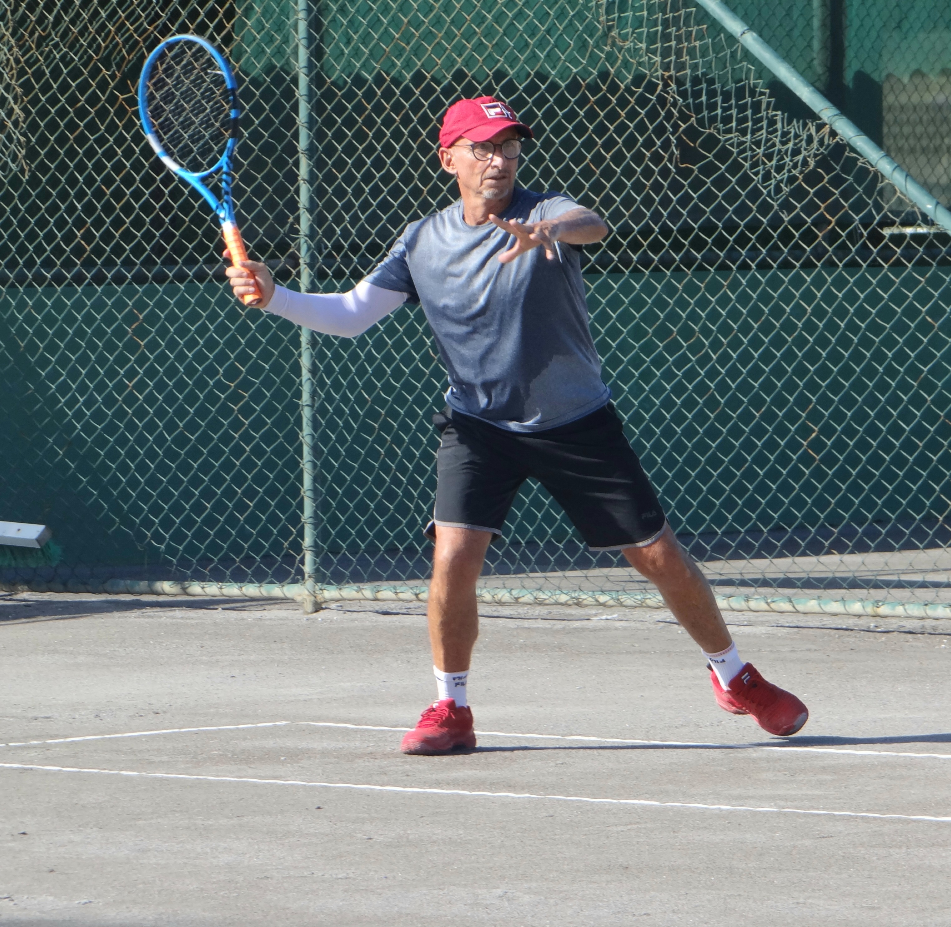 Tenistas baianos com mais de 30 anos disputam competição internacional nesta semana no Clube Costa Verde