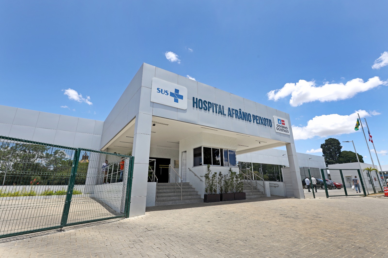 Ao lado da ministra, governador anuncia mais investimentos para a saúde de Vitória da Conquista