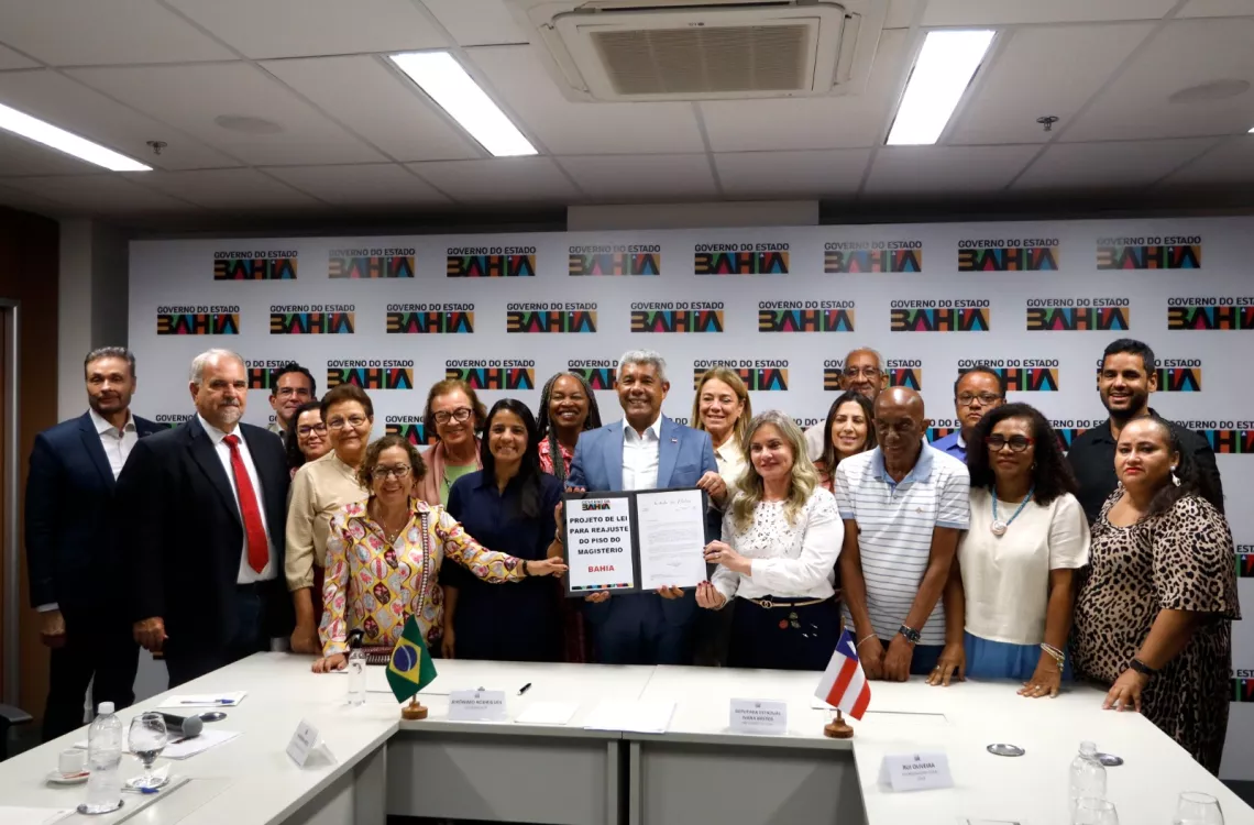 Jerônimo Rodrigues encaminha à Alba projeto de lei que garante piso do magistério acima do nacional