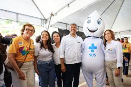 Governador visita Feira Saúde Mais Perto, em Cajazeiras, e entrega ambulâncias para unidades de saúde da região