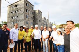 Jerônimo Rodrigues e ministro Rui Costa visitam Residencial Zulmira Barros em Salvador