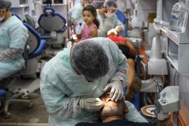 Governador visita Feira Saúde Mais Perto, em Cajazeiras, e entrega ambulâncias para unidades de saúde da região