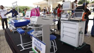 Pelotão da Polícia Militar, feira livre e campo de futebol são entregues pelo Estado em Encruzilhada