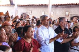 Governador entrega equipamentos e prestigia tradicional Festa dos Vaqueiros em Milagres