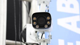 Segurança é garantida com efetivo policial ampliado, portais de abordagem e câmeras de reconhecimento facial na Micareta de Feira