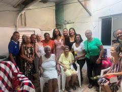 Secretaria de Comunicação realiza entrega de presentes para idoso do Lar Elizabeth, em Salvador