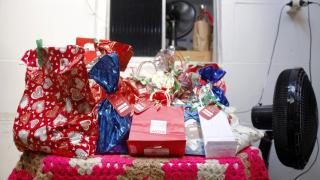 Secretaria de Comunicação realiza entrega de presentes para idoso do Lar Elizabeth, em Salvador