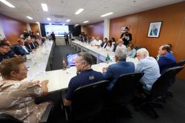Anúncio de ações emergenciais na ponte sobre o Rio Jequitinhonha. Foto: Joá Souza/GOVBA 