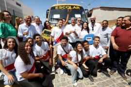 Governador entrega conjunto de obras e realiza maior investimento educacional da história de Ibotirama