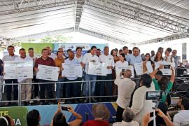 Governador entrega conjunto de obras e realiza maior investimento educacional da história de Ibotirama