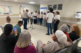 Hospital Metropolitano recebe coral da CBPM. Foto: Clarissa Passos/Santa Casa Ruy Barbosa