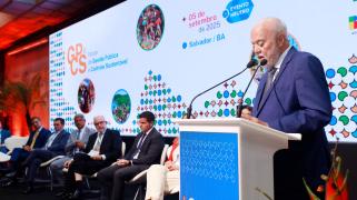 Em Salvador, Jerônimo participa de abertura de fórum que debate gestão pública e controle sustentável