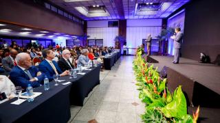 Em Salvador, Jerônimo participa de abertura de fórum que debate gestão pública e controle sustentável