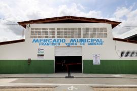 Em agenda regionalizada, governador entrega obras, equipamentos e assina pacote de obras para Adustina