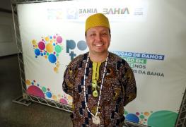 Na foto Táta Ricardo Tavares, sacerdote do Terreiro de Lembá. Projeto Pontos de Cuidado. Foto: Matheus Landim/GOVBA