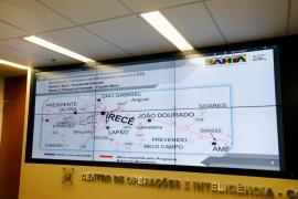 Governador assina ordem de serviço para restauração da BA-052 durante reunião com o prefeito de Irecê