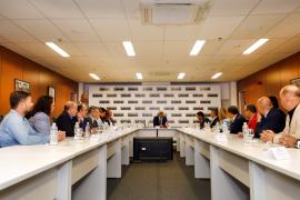 Governador assina ordem de serviço para restauração da BA-052 durante reunião com o prefeito de Irecê