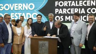 Assinaturas Seinfra/Conder e autorização de editais. Foto: Joá Souza/GOVBA 