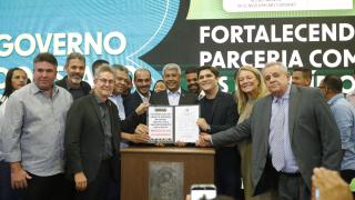 Assinaturas Seinfra/Conder e autorização de editais. Foto: Joá Souza/GOVBA 