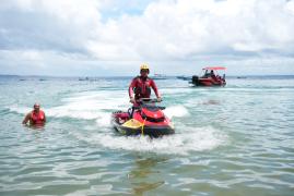 Carnaval: Batalhão Marítimo dos Bombeiros alerta para riscos da combinação bebida e mar