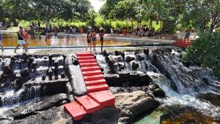 No Carnaval, Governo do Estado entrega pavimentação e viatura em Paramirim