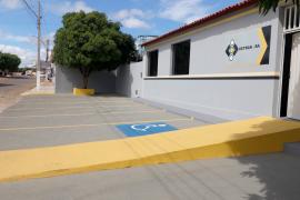 No Carnaval, Governo do Estado entrega pavimentação e viatura em Paramirim