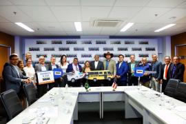 Governo do Estado entrega novos equipamentos e debate novos investimentos para Cordeiros