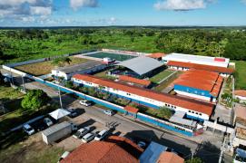 Governo entrega escola modernizada e anuncia pacote de obras em mobilidade e saúde para Conde