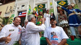 Lapinha amanhece tomada por multidão e celebração marca festejos do Dois de Julho, no Centro Histórico de Salvador