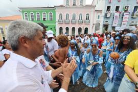 Lapinha amanhece tomada por multidão e celebração marca festejos do Dois de Julho, no Centro Histórico de Salvador