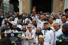 Lapinha amanhece tomada por multidão e celebração marca festejos do Dois de Julho, no Centro Histórico de Salvador
