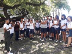 Monitores Amigos do MAM com alunos2