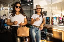 clientes_chocolate_estande_car_bahia farm show